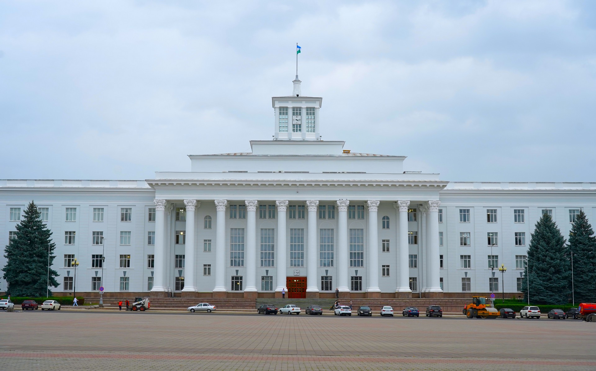 Казбек Коков поздравил жительниц республики с наступающим Международным женским днем