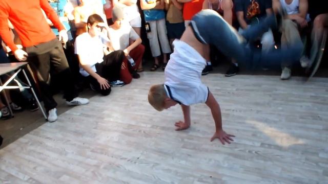 Status X vs Кирилл и Артём смотреть онлайн