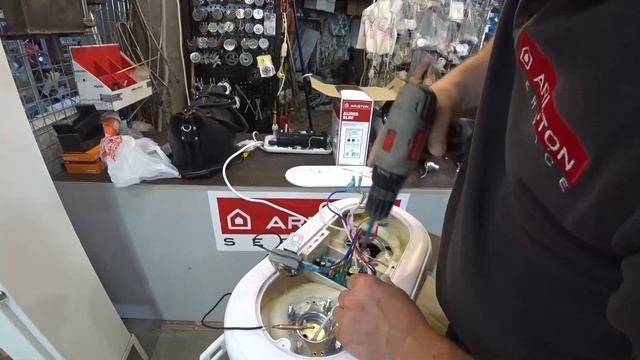 Бойлер Водонагреватель ЭКРАН ПОГАС, ЧИСТКА БАКА,ТЕНА,АНОДА ремонт Предохранительный Клапан не там смотреть онлайн