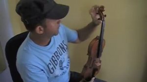 Changing the strings on your violin