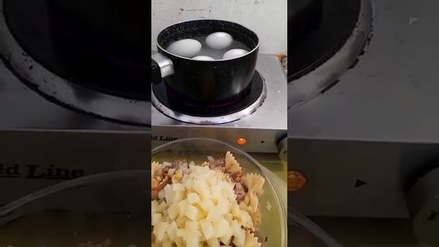 Бюджетное блюдо. Хоть второе, хоть салат, хоть запечь под сыром. 2 печенки всего. смотреть онлайн