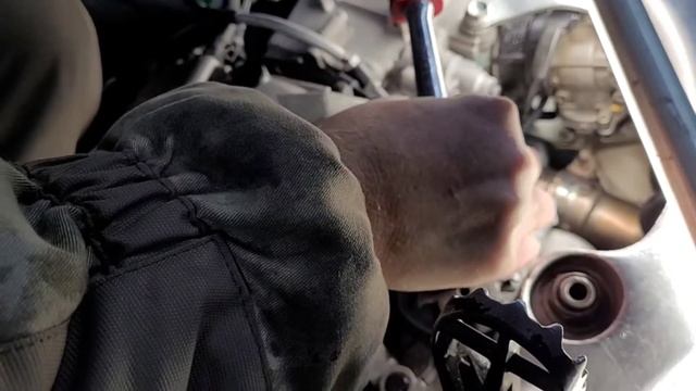 Замена ремкомплекта ведомой звезды на kx450f  2013 года.