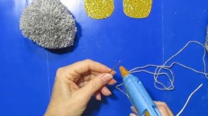 мастер-класс МЫШЬ из помпонов.идеи поделок из пряжи ниток для вязания своими руками легко просто DI