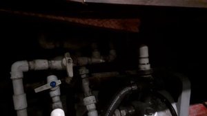 Как включать насос, чтобы откачать воду в бассейне?