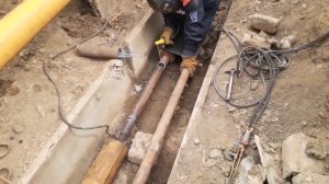 Варим ввод в дом.Сварка теплосети. Заделка стыка в ППУ. Изолирование труб.
