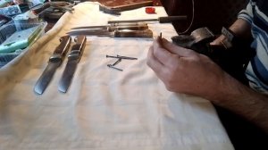 проверка ножей на твёрдость, рубка гвоздей.