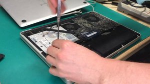 MacBook PRO A1286 замена HDD на SSD и реанимация аккумулятора