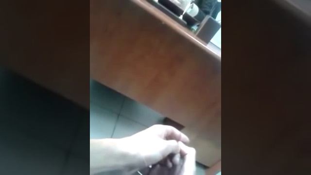 Директор школы угрожает ученику