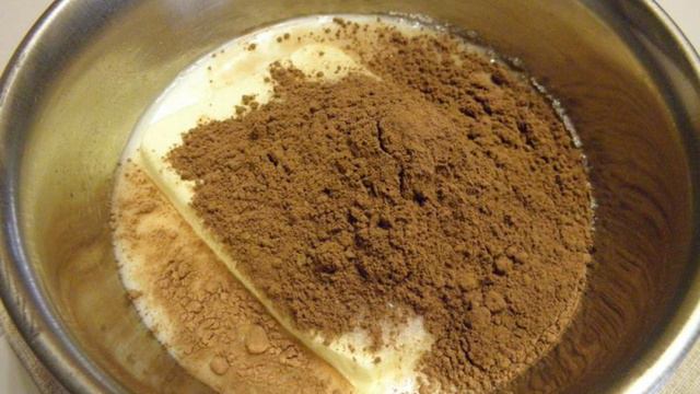 Колбаска сладкая из печенья с орехами