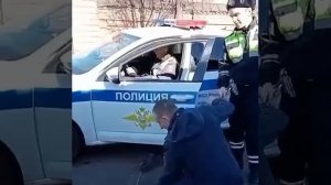 В Слободском инспекторы ДПС задержали пешехода.