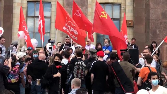 Выступление Веры Трошиной у МГУ им. Ломоносова в защиту Просвещения