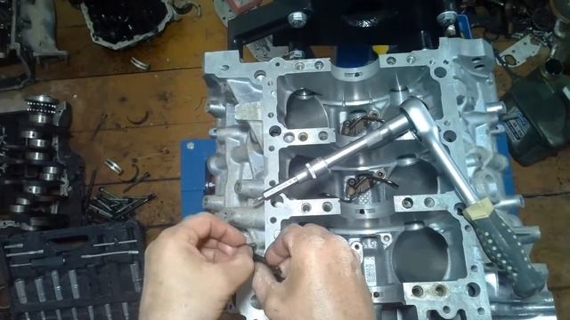 Установка масляных форсунок. Капитальный ремонт и гильзовка двигателя BDW 2 4 Ауди А6 С6 смотреть онлайн