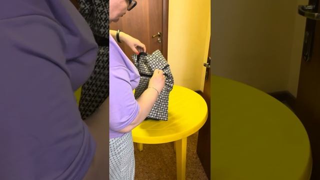 Тестируем в офисе новую сумку смотреть онлайн