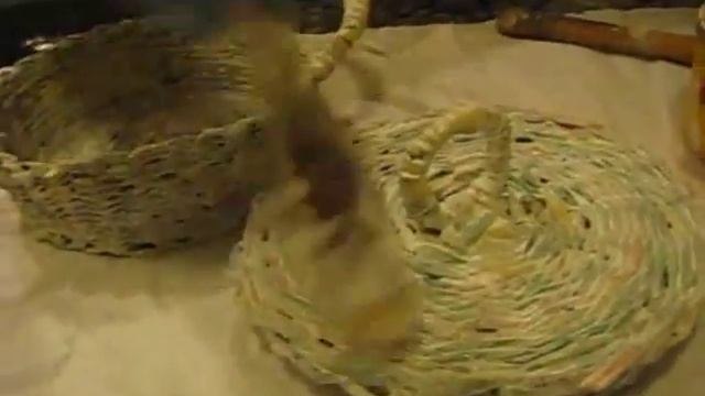 Плетение из газет покраска смотреть онлайн