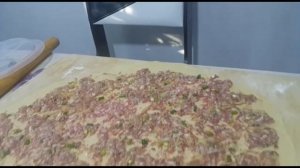 Рулеты на пару из теста с мясом капустой и зеленью