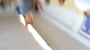 Девушка бьет парня.