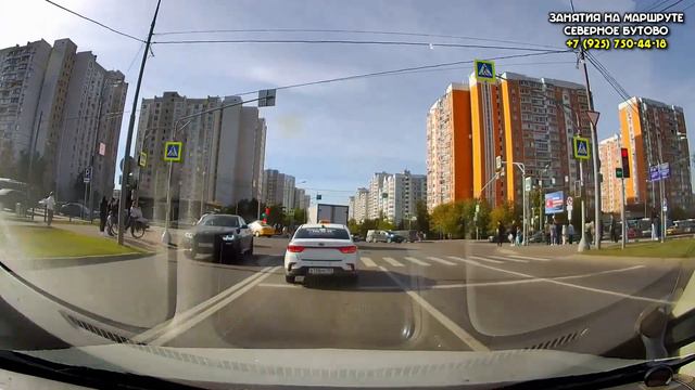 Поворот налево с Грина на Дмитрия Донского (от Коктебельской)