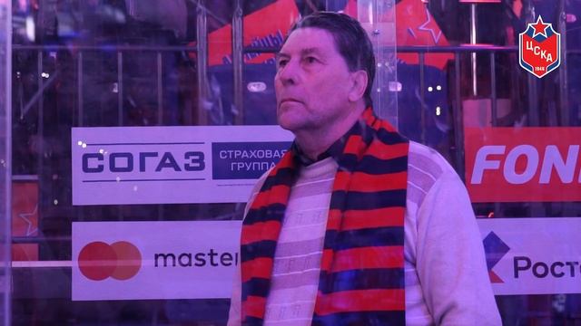 Николай Степанович Толстиков произвел символическое вбрасывание перед игрой с питер…