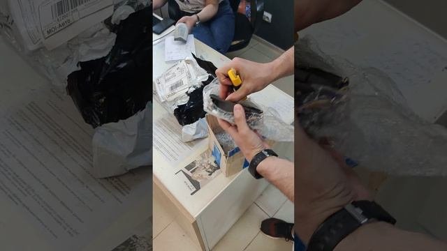 Как Авито доставка разбила мою посылку. Видео с пункта выдачи Авито.
