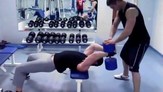 Пуловер с гантелью.flv смотреть онлайн