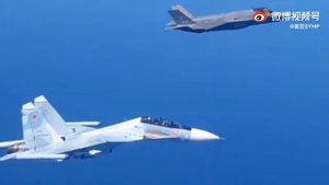 Су 30 отогнал F 35 от АН 12 в небе над черным морем