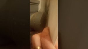 Закрываем трубу в туалете из панелей ПВХ