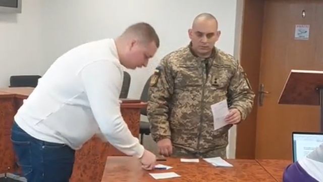 В Броварах (Киев) повестку вручили мэру города