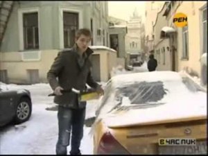 "В час пик": машины Воробьева пострадали от глыб льда