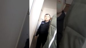 Мариуполь. Военизированный охранник без удостоверения в здании ГУ ГМСУ Донецкой области