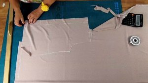 Очень нежное и комфортное платье без выкройки. Раскрой платья сразу на ткани.mp4