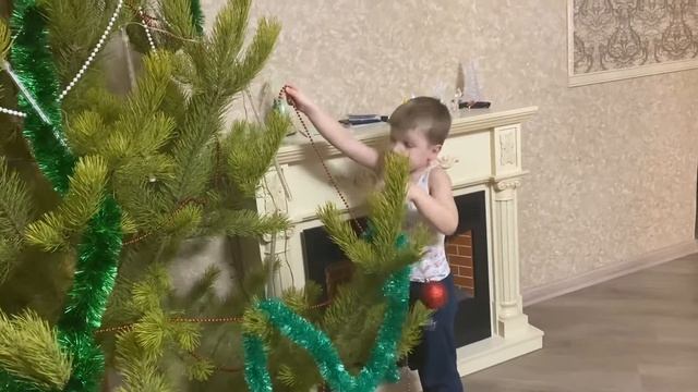 Наряжаем ёлку смотреть онлайн