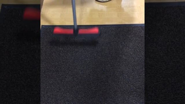 Как почистить барьерный ковер щеткой каучуковой Комфорт смотреть онлайн