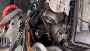Volvo D6 D5 2.4 Twin turbo  - замена патрубка турбины (V60 Plug In Hybrid)