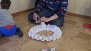 Снеговик из пластиковых стаканов