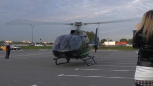 Три  вертолета Eurocopter Ec-130  B4  - посадка и взлет / Helicopter /