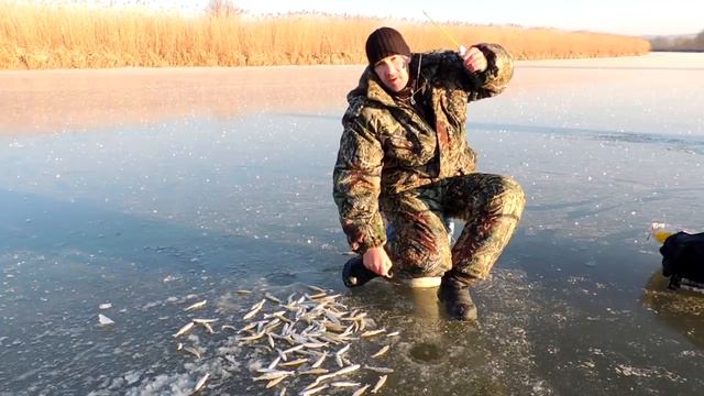 Рыбалка на Самодур по Первому Льду на Речке Смеринка (Суйфун).