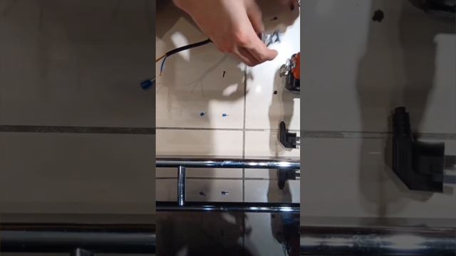 замена китайской вилки, на российскую. #электрика #электромонтаж #энергетика #мастеркласс #китай смотреть онлайн