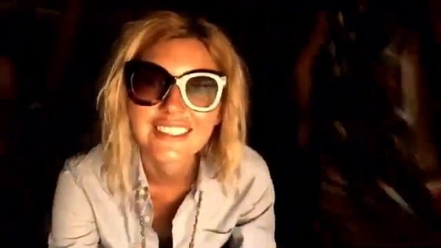 Обнаженка в племени Дани, Папуа | Topless Girls' Dancing, West Papua смотреть онлайн