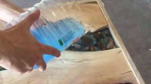 Заливаем стол-реку эпоксидной смолой wood lake.