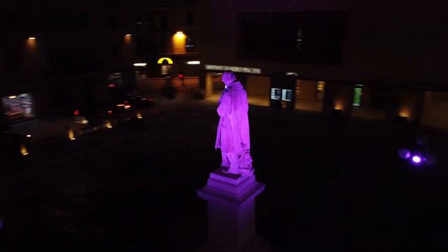 Piazza Montanelli in rosa смотреть онлайн