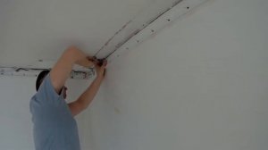 Тканевый натяжной потолок Clipso и встроенный трековый светильник