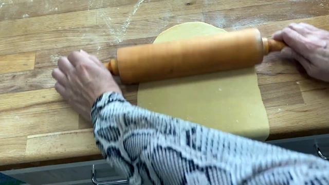 Suppennudeln - wie sie meine Oma einst machte, ohne Maschine und besser als gekauft! смотреть онлайн