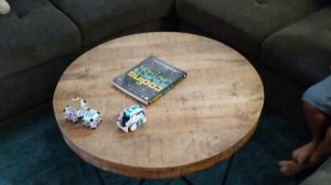 Tre Programs Toy Robot Cozmo by Anki to Go Around a Book - Kids Coding