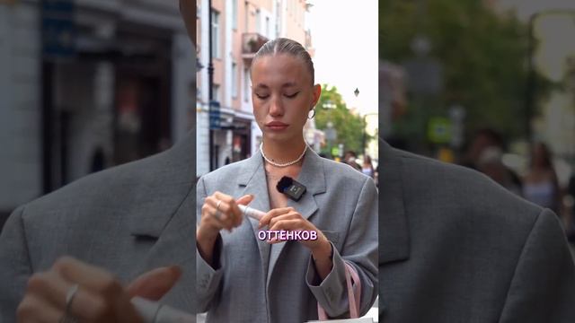 А мы продолжаем нашу рубрику «Что в сумочке?»