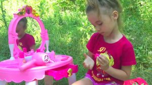 Детское трюмо. Столик с зеркалом и косметикой для девочек. Glamour Mirror and Dressing Table Set