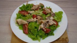 Салат Цезарь с курицей классический простой