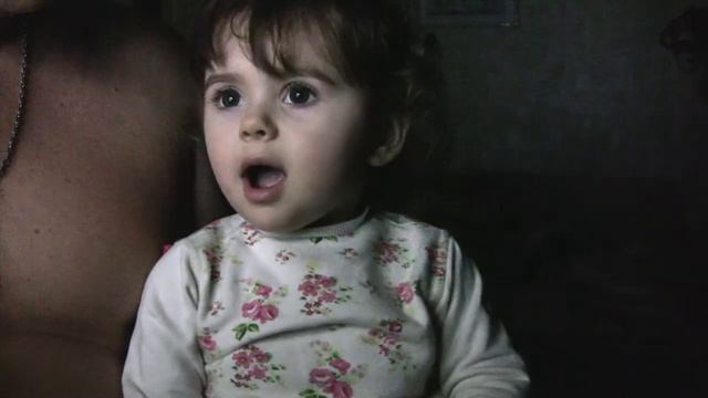 Анжели учится говорить папамамадедабаба смотреть онлайн