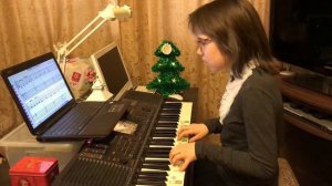 Аня. Игра по нотам с сольфеджированием пес "Жучка" в До мажоре