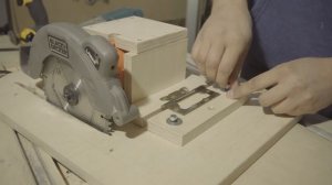 Самодельный лифт для циркулярной пилы | True Roots Workshop