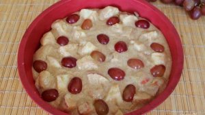Пирог с виноградом и яблоками